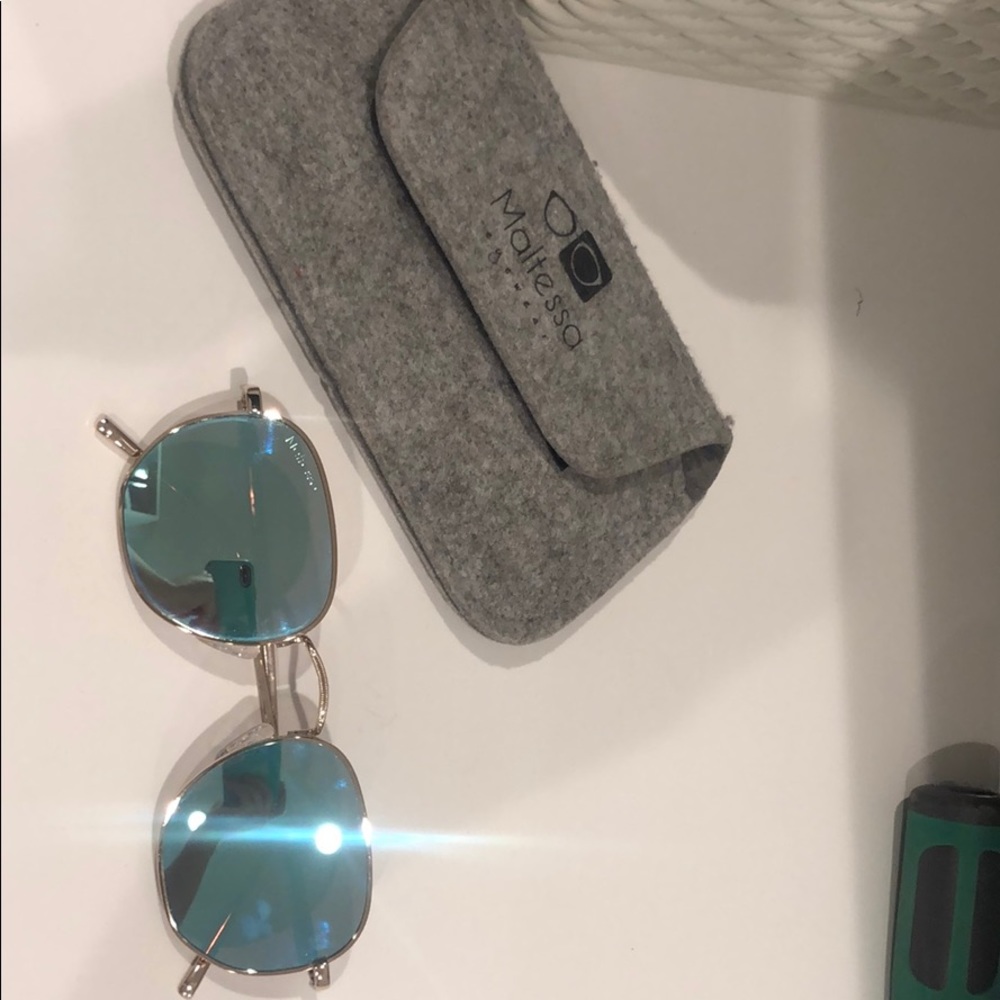 LIKE NEW Maltessa polarizes Sunglasses “Soho”